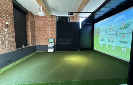 Golfsimulator mit Putting Green